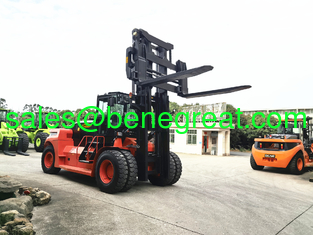 China Chinese 30 ton CPCD300 diesel forklift truck FD300 container forklift with triplex mast supplier