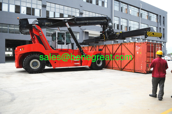 Chinese 45 ton container reach stacker manufacturer with DANA transmission supplier