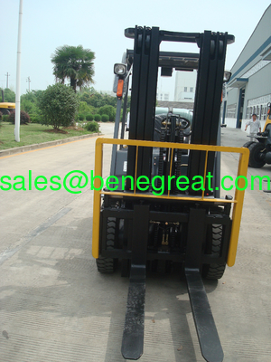 Carretilla elevadora de 3 toneladas de gasolina de 3 toneladas con motor Nissan K25 supplier